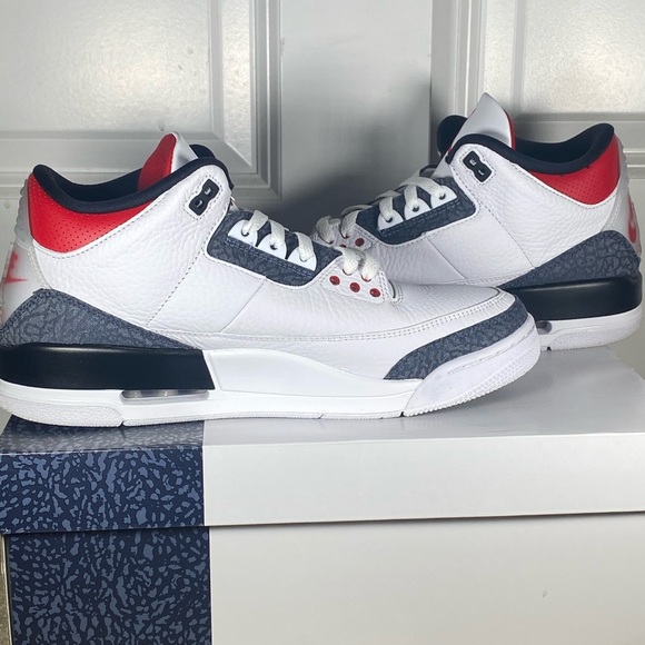 Jordan Retro SE Fire Red Denim (2020)